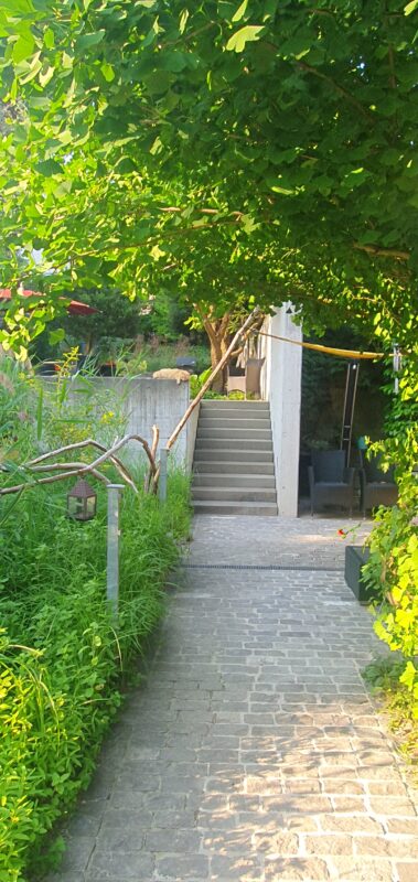 Camillo Henggeler Landschaftsgärtner Naturgärten Wohlen Treppe Beton